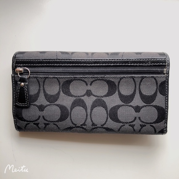 COACH Wallet Black Buckle Trifold - Picture 2 of 11